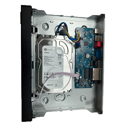 DAHUA KITNVR1104HS-P+4C1TB- Kit IP de 4 canales con NVR con 4 puertos PoE, 1TB de almacenamiento, y 4 cámaras bullet de 2MP con IR de 30 metros y clasificación IP67 para exteriores. Ideal para una vigilancia eficiente y robusta.